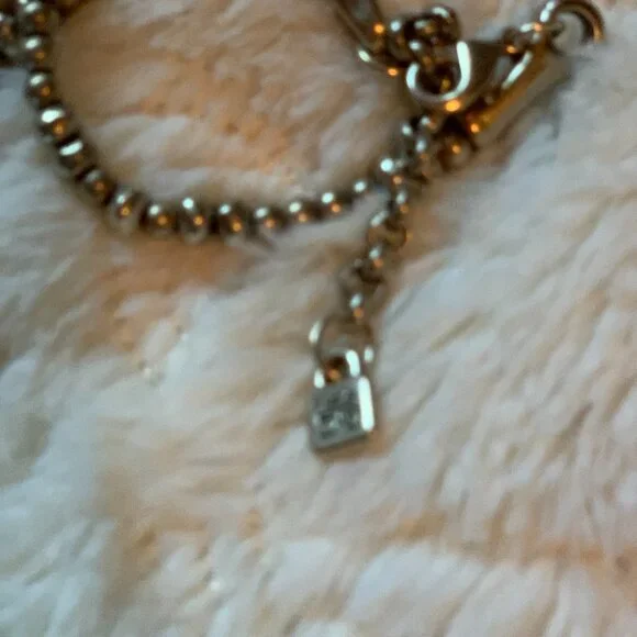 UNO De 50 Crystals Skull Necklace - Picture 4 of 5